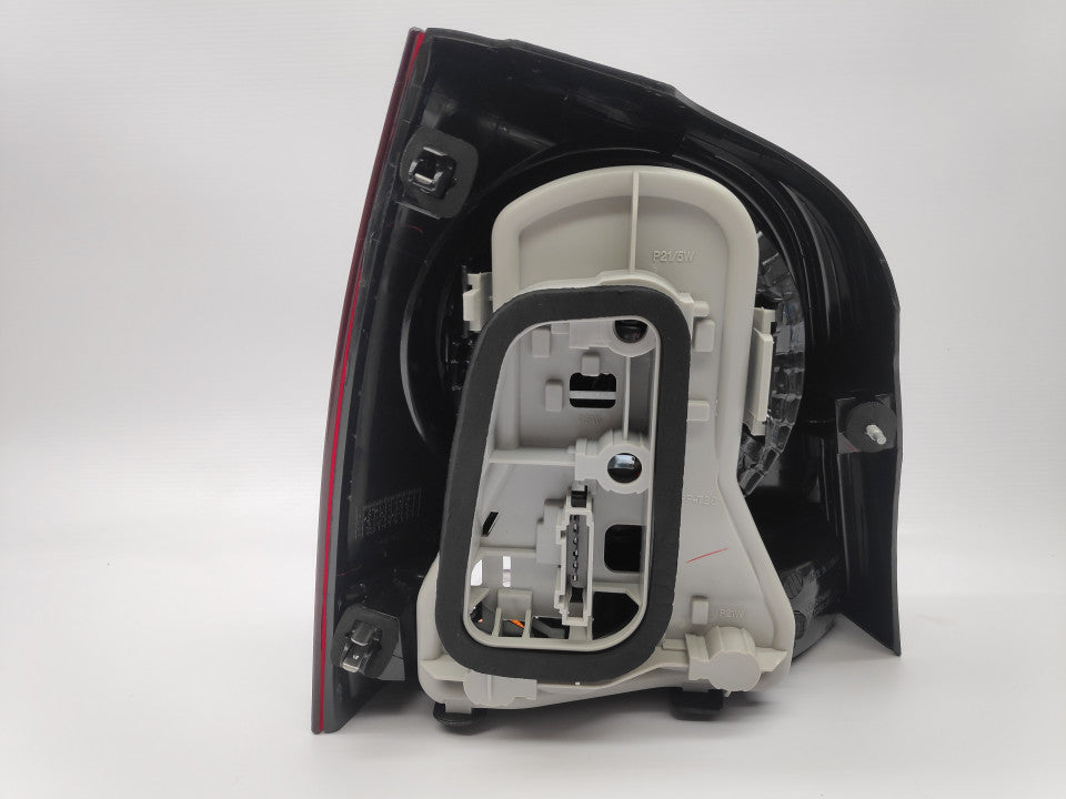 Farolim Direito Vw Polo 9N2 05-09 Mascara Vermelha