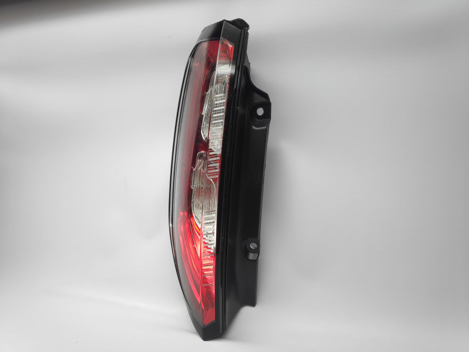 Farolim Esquerdo Led Fiat Punto Evo 09- Quadrado Vermelho