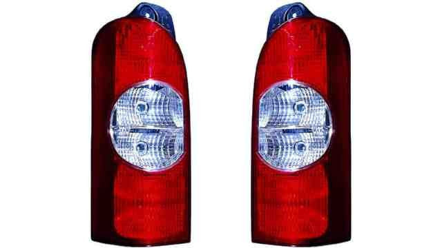 Farolim Esquerdo Opel Movano 03-10 4Lampadas