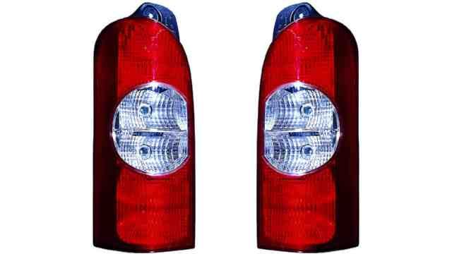 Farolim Esquerdo Opel Movano 03-10 4Lampadas