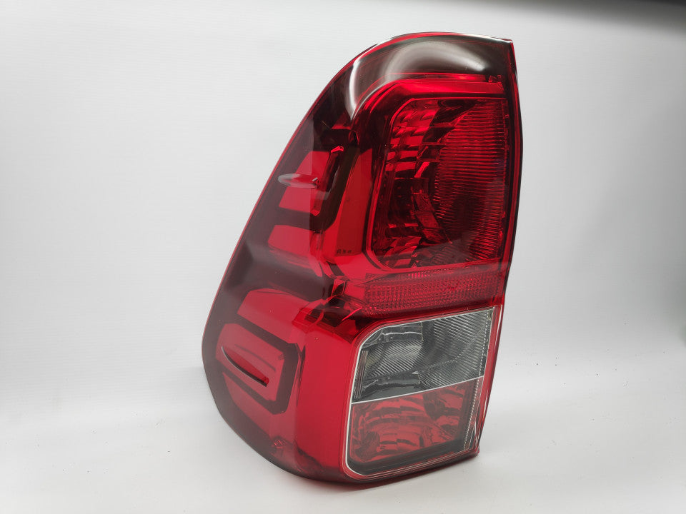 Farolim Esquerdo Toyota Hilux 15-