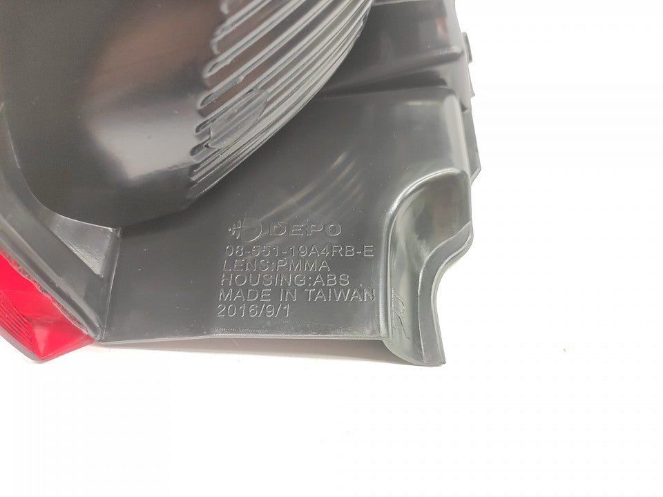 Farolim Tras Direito Dacia Doker 12-