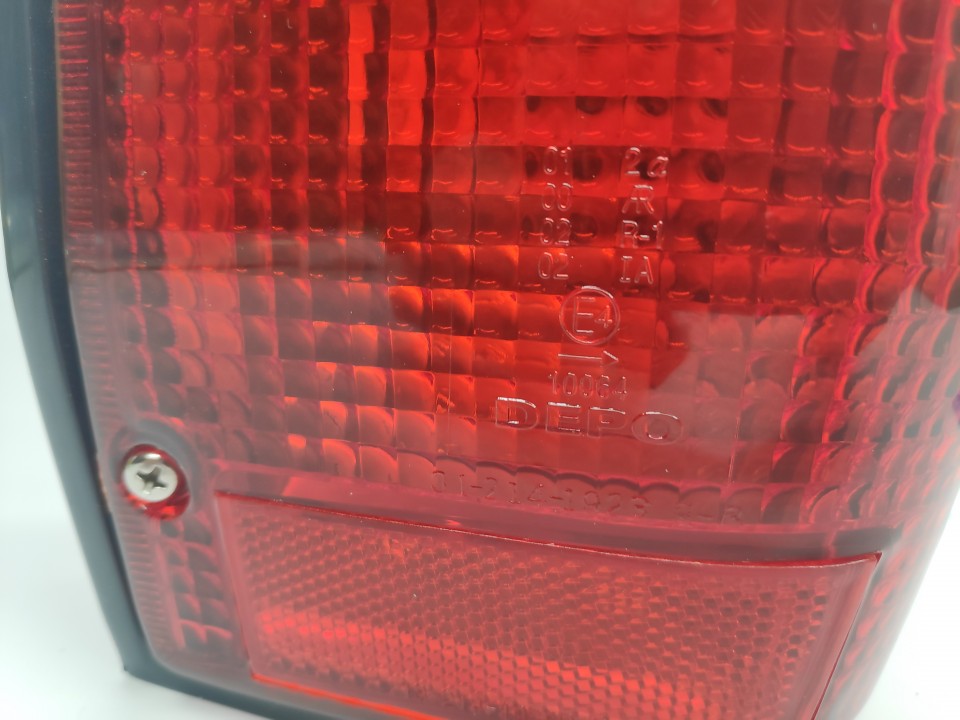 Farolim Tras Direito Mitsubishi L200 Pick-Up D50 86-96