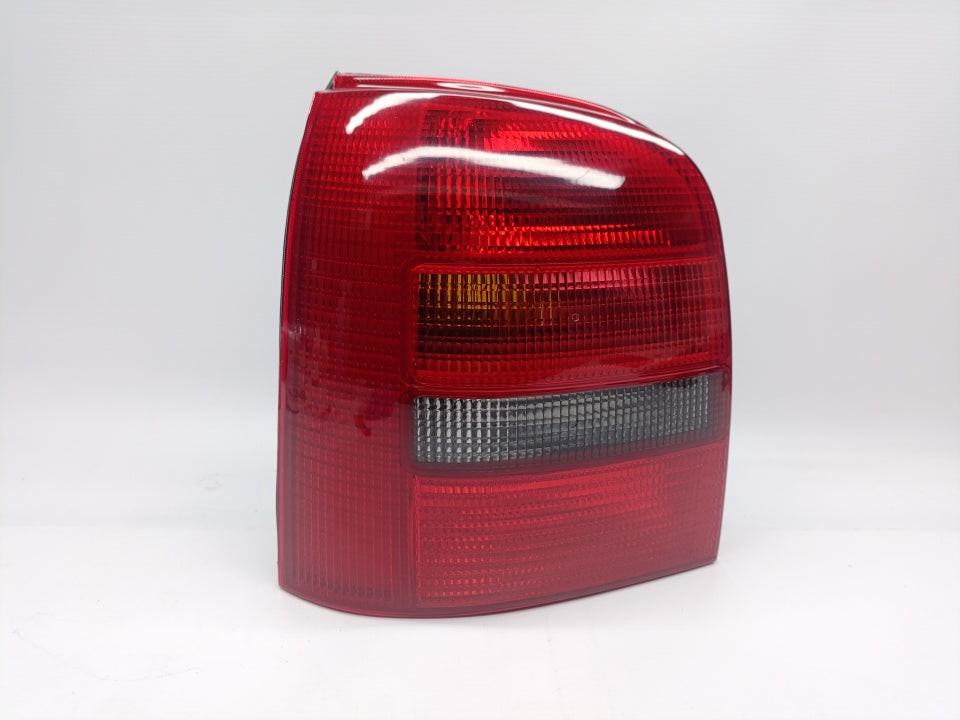 Farolim Tras Esquerdo Audi A4 94-99 Avant