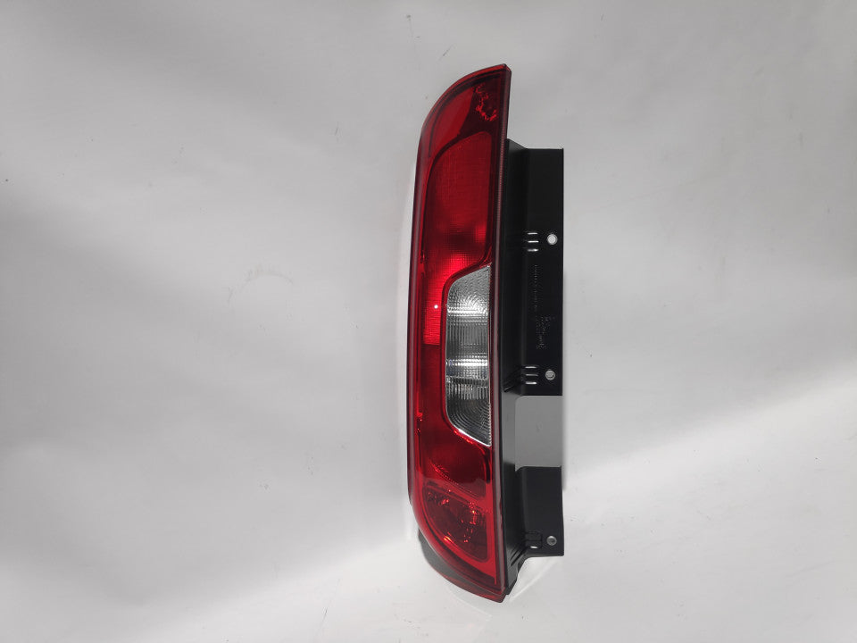 Farolim Tras Esquerdo Fiat Doblo 2P 15-