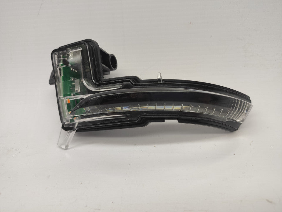 Pisca de Espelho Esquerdo Nissan Micra K14 16-