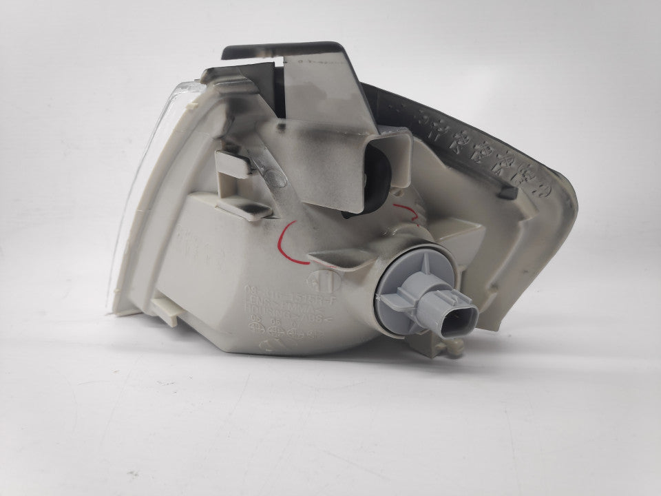 Pisca Direito Mazda 323 4 / 5P 98-01