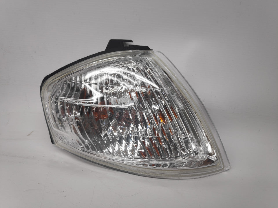 Pisca Direito Mazda 323 4 / 5P 98-01