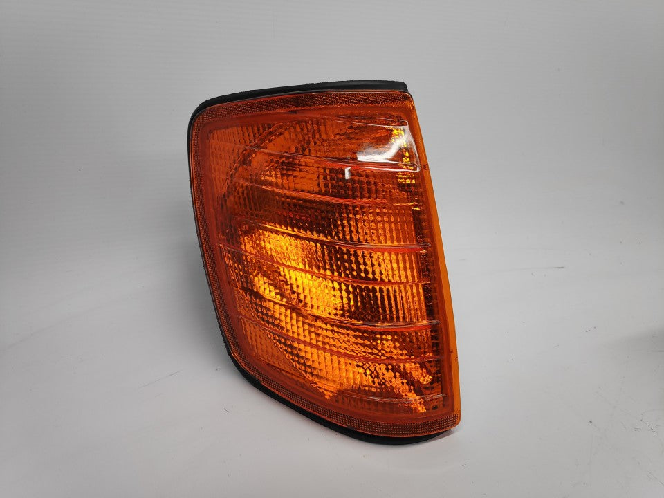 Pisca Direito Mercedes W124 Berlina / Coupe / Cabrio 85-93 Laranja