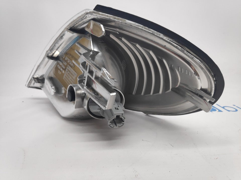 Pisca Direito Nissan Almera N16 00-02