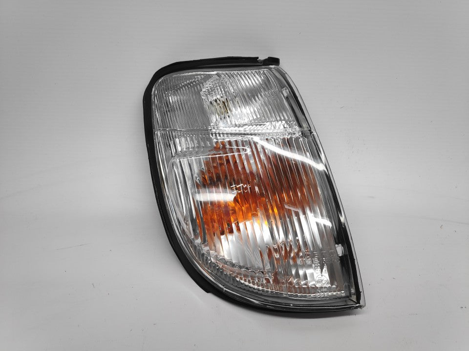 Pisca Direito Nissan Navara Pick-Up D22 98-00