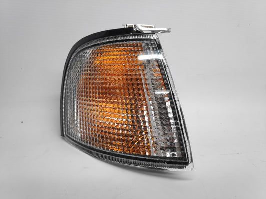 Pisca Direito Nissan Primera P10 90-96 Coca Laranja