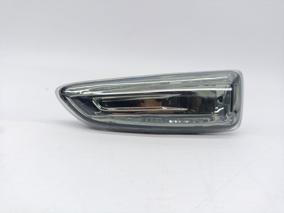 Pisca Esquerdo Guarda-Lamas Opel Astra J 10-16 Fumado