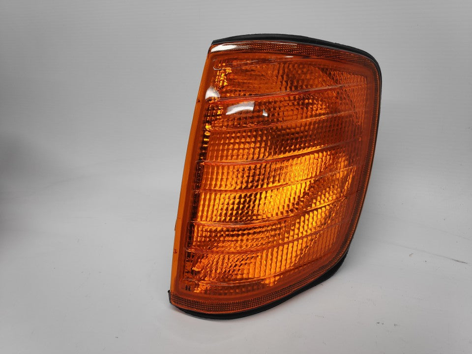 Pisca Esquerdo Mercedes W124 Berlina / Coupe / Cabrio 85-93 Laranja