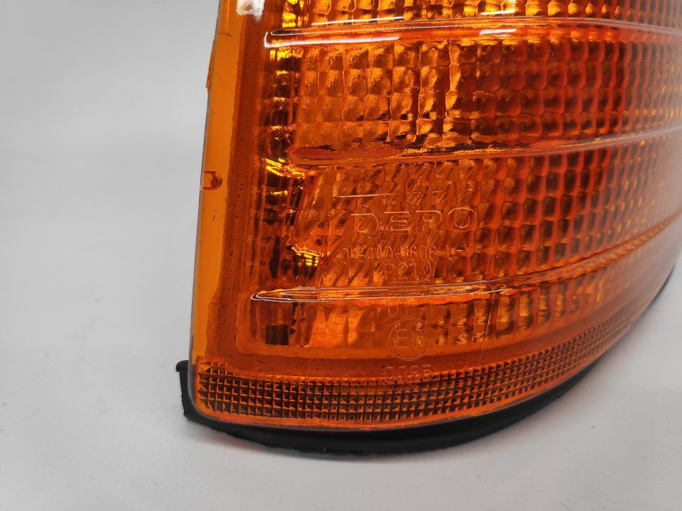 Pisca Esquerdo Mercedes W124 Berlina / Coupe / Cabrio 85-93 Laranja