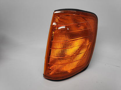 Pisca Esquerdo Mercedes W124 Berlina / Coupe / Cabrio 85-93 Laranja