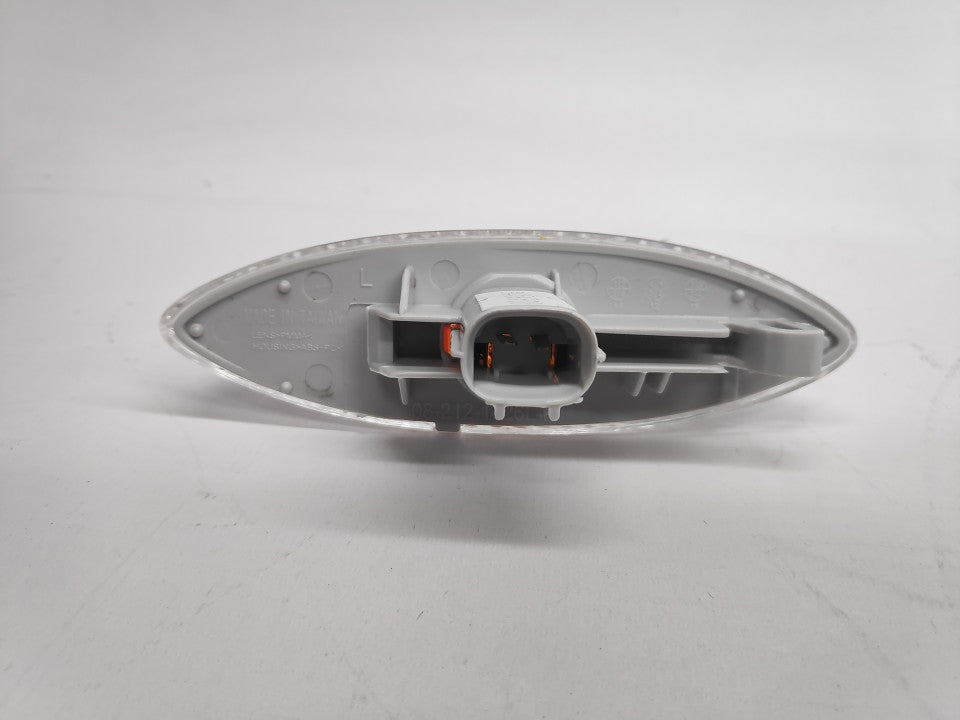 Pisca Esquerdo Toyota Yaris 99-05