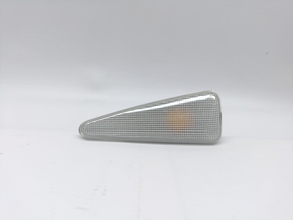 Pisca Guarda-Lamas Direito Dacia Sandero 08-18