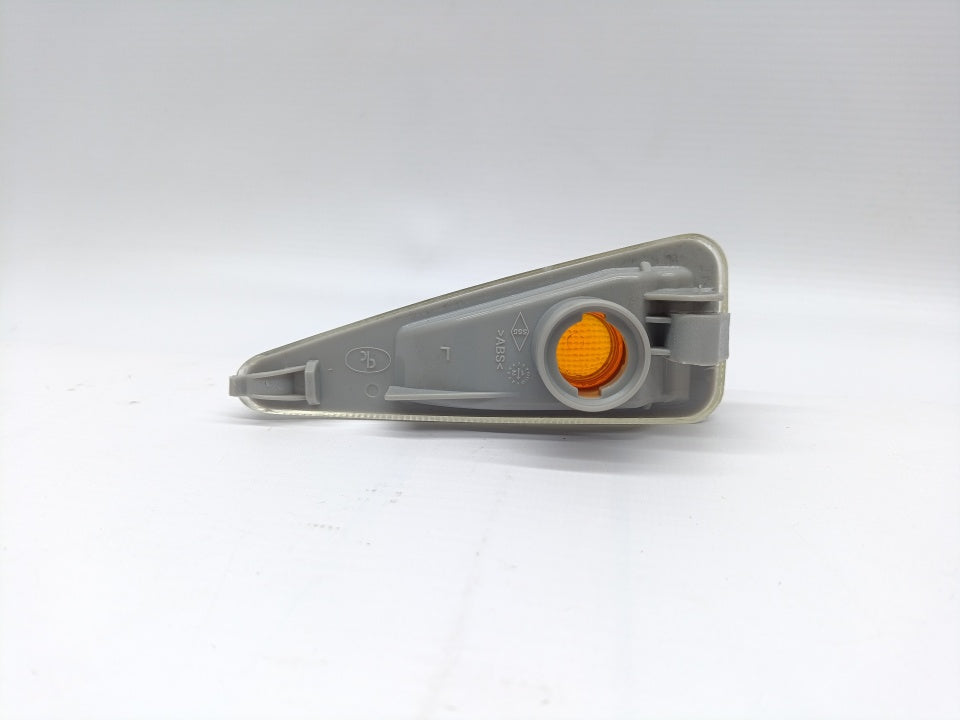 Pisca Guarda-Lamas Esquerdo Dacia Sandero 08-18