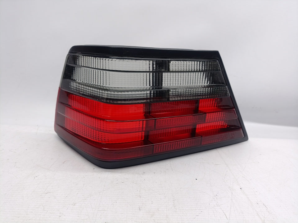 Tulipa Farolim Esquerdo Mercedes W124 Berlina / Coupe / Cabrio 85-93 Tulipa